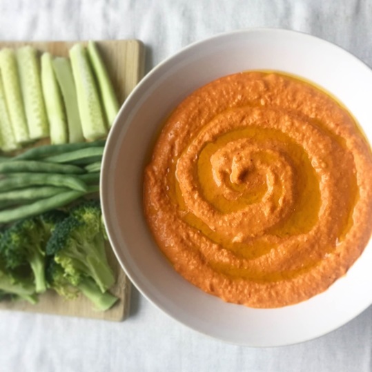 Roasted Red Pepper Hummus | www.thealiconklin.com