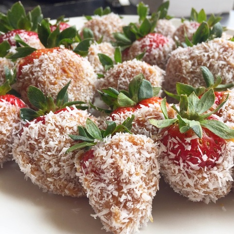 Peanut Butter Coconut Dipped Strawberries | www.thealiconklin.com