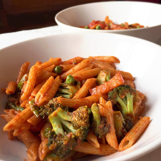 Flavorful Tomato Penne with Broccoli, Radish, and Peas | www.thealiconklin.com