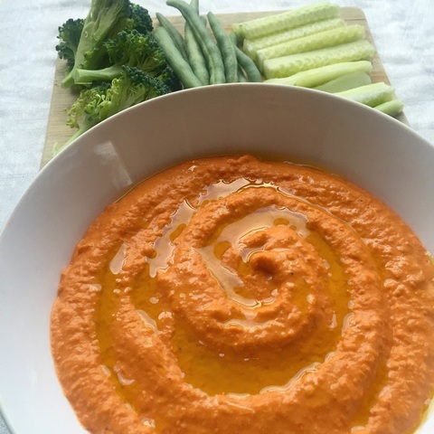 Roasted Red Pepper Hummus | www.thealiconklin.com