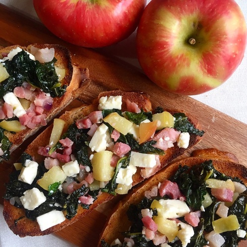 Apple, Kale, and Pancetta Sourdough Toasts | www.thealiconklin.com